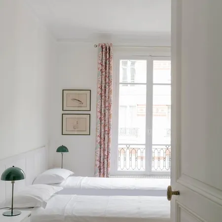 The Refined Parisian Párizs